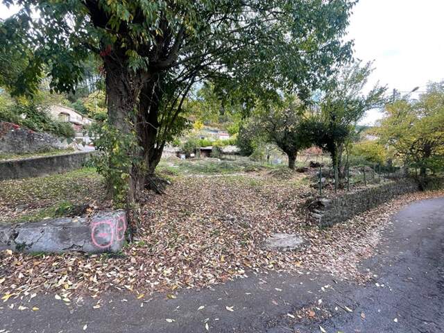 A vendre terrain de 607 m2 avec permis de construire quartier La Favède — photo du bien