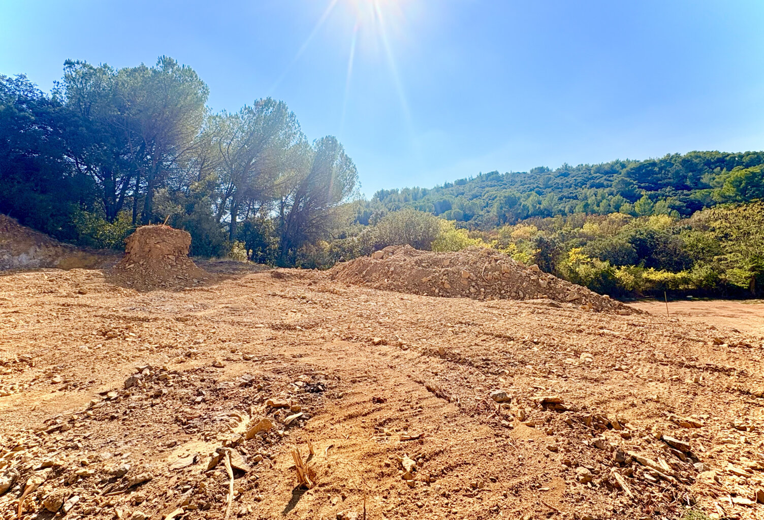 terrain 2150 m2 - position dominante - vue collines — photo 1