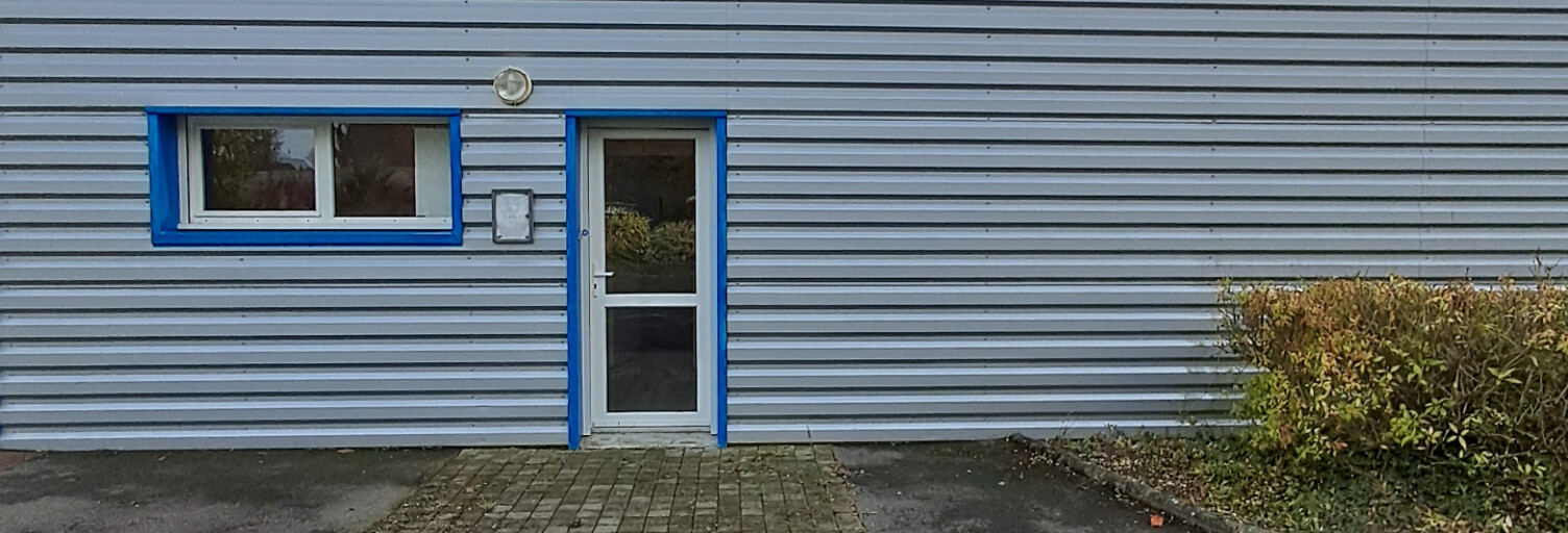 Commerce  32 m² à louer à Bourg-des-Comptes (35890)