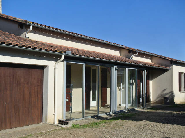 À VENDRE   MAISON DE PLAIN-PIED AVEC GARAGE ET TERRAIN CONST — photo du bien
