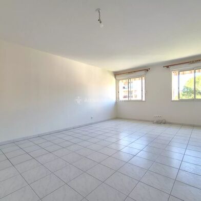 Appartement 3 pièces 750 €