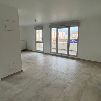 Appartement 3 pièces 840 €