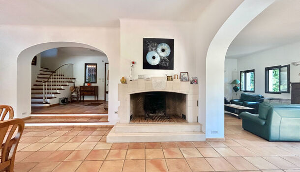 Villa / Maison 6 pièces  à vendre Cuers 83390