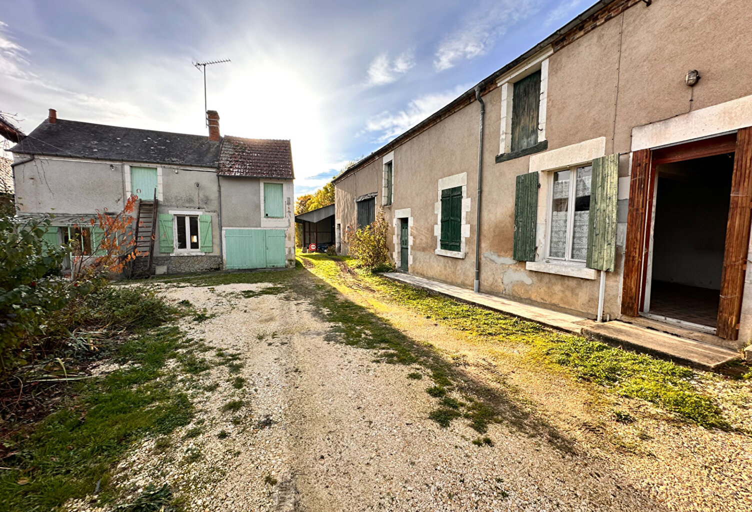 Maison avec dépendances — photo 1
