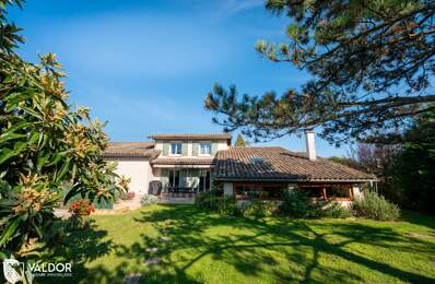 Propriété 243m² avec nombreuses dépendances, piscine et grand terrain — photo du bien