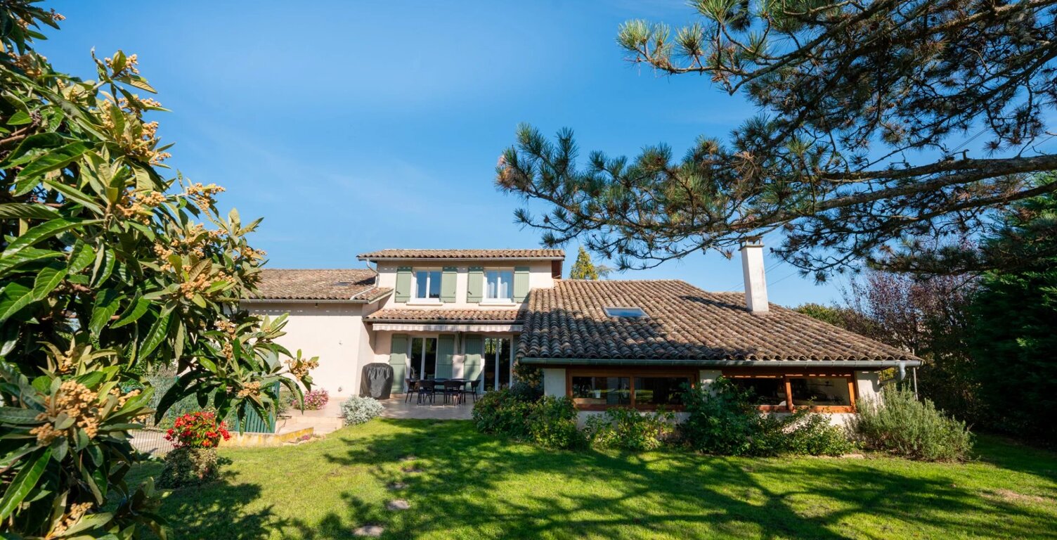 Propriété 243m² avec nombreuses dépendances, piscine et grand terrain — photo 1