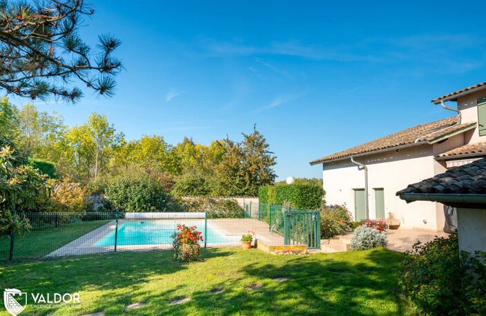 Propriété 243m² avec nombreuses dépendances, piscine et grand terrain — photo 2