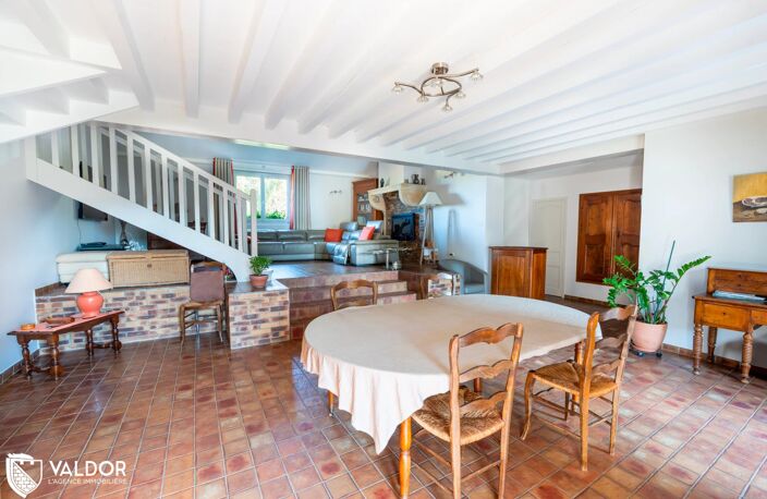 Propriété 243m² avec nombreuses dépendances, piscine et grand terrain — photo 4