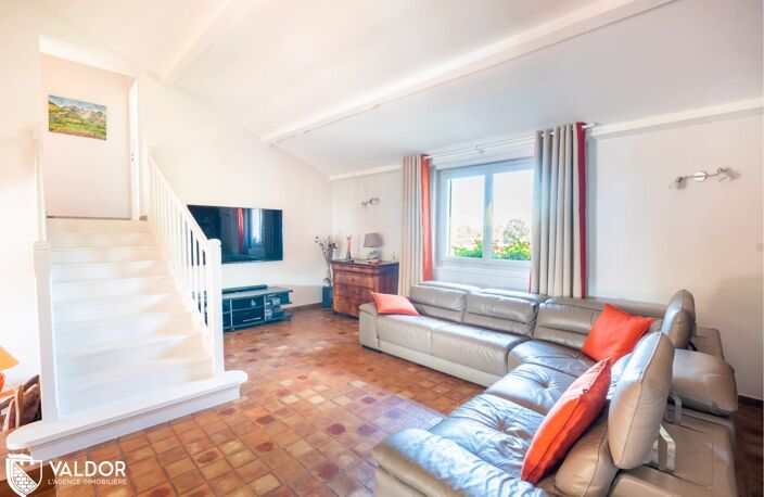 Propriété 243m² avec nombreuses dépendances, piscine et grand terrain — photo 5