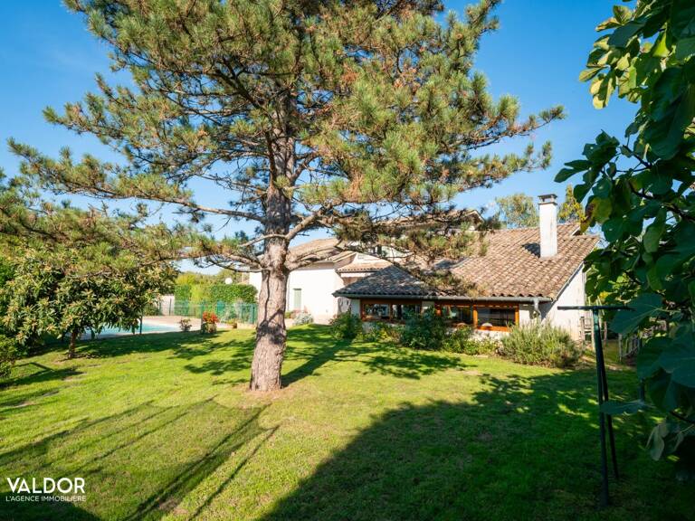 Propriété 243m² avec nombreuses dépendances, piscine et grand terrain — photo 1