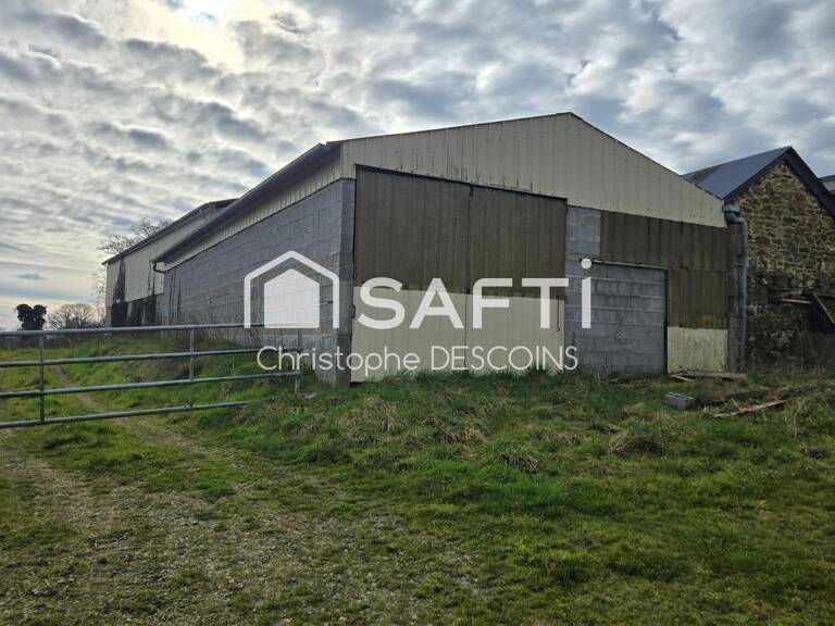 Maison de 180 m² avec vastes dépendances sur 24 500 m² à Chailland — photo 1