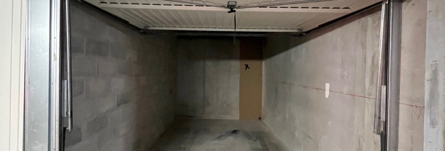 Garage  13 m² à louer à Marseille 2 (13002)