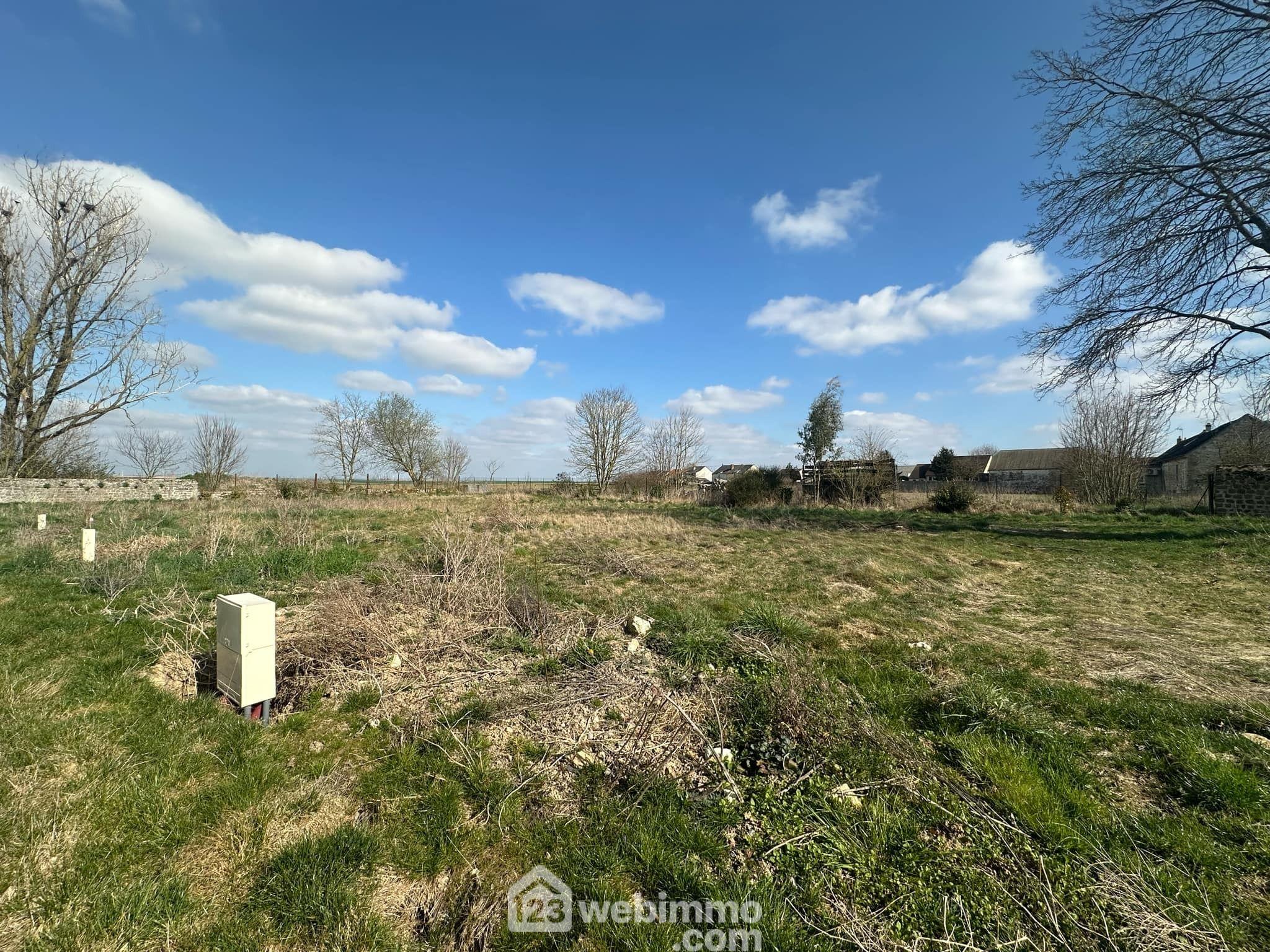 Photo Terrain constructible - 648m² - Monceau-le-Waast image 2/3