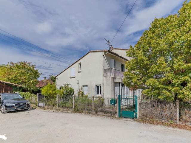 Immeuble à Saint-Denis-de-Pile — photo du bien