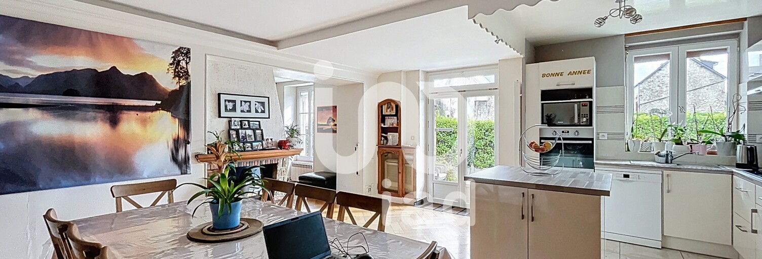 Immeuble  253 m² à vendre à Fougères (35300)