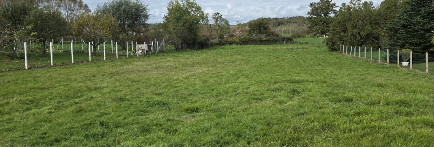 Terrain  2052 m² à vendre à Saint-Gérand-le-Puy (03150)