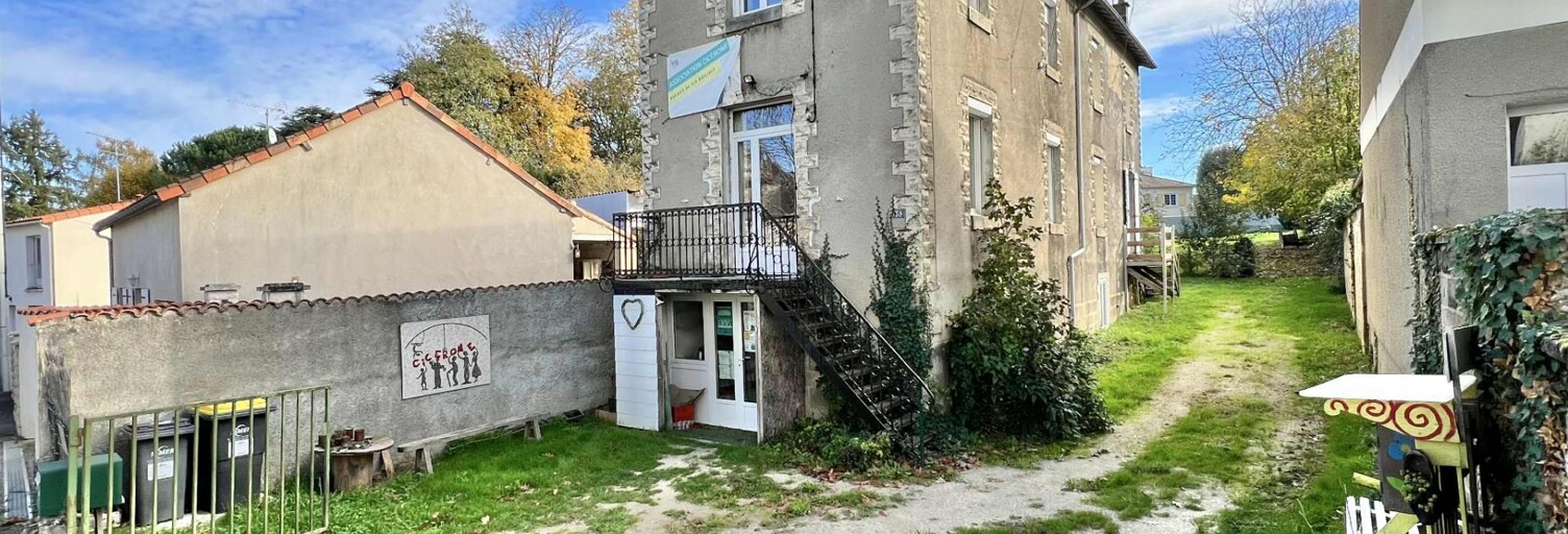 Maison 11 Pièces 176 m² à vendre à Civray (86400)