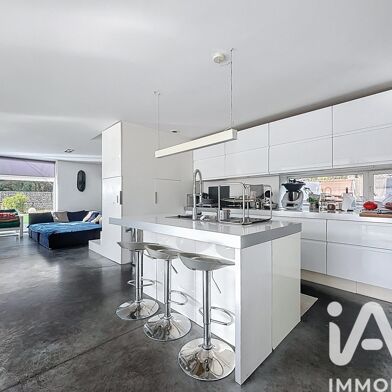 Maison 5 pièces 599000 €