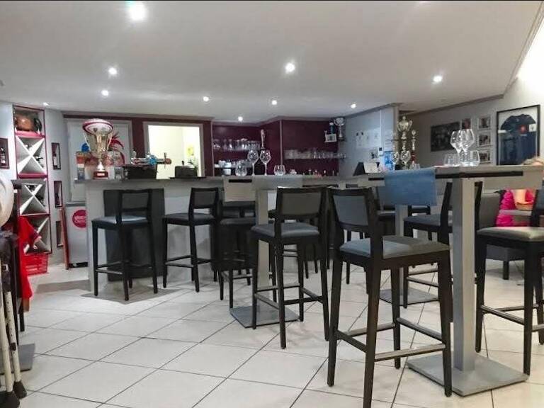 Vente Restaurant 111 m&sup2; — photo 1