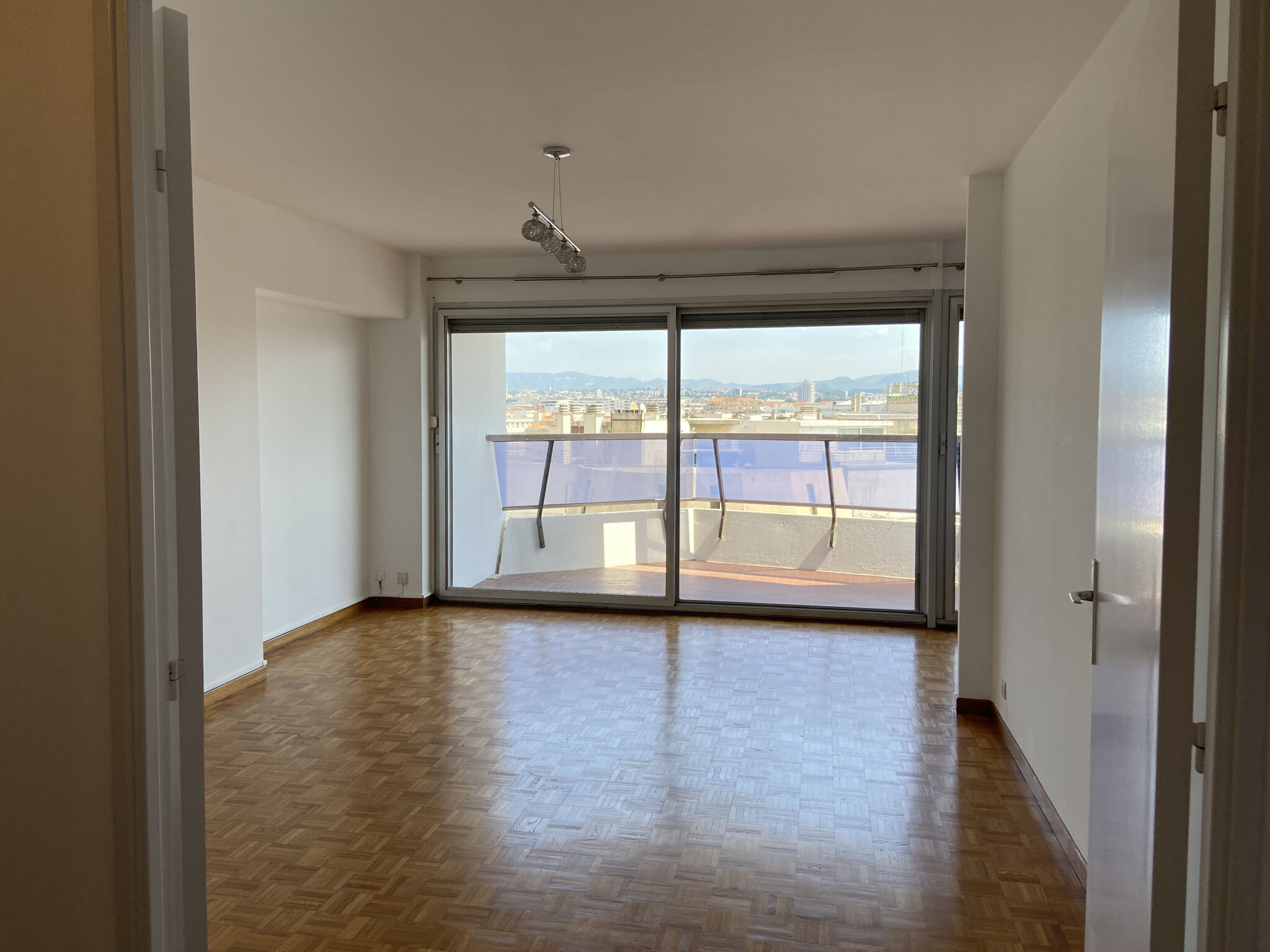 Appartement  T3 à louer Marseille 8eme 13008