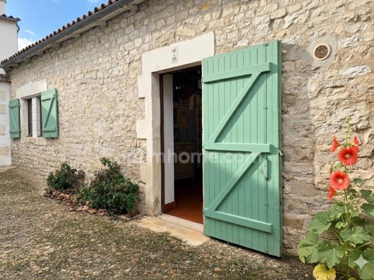 Maison typiquement village  de Plain-pied A Sainte-Marie-de-Ré 17740 (La Noue) — photo 1