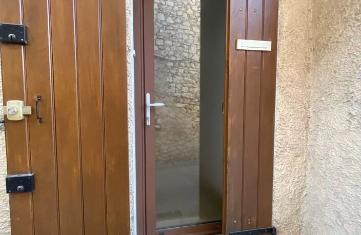 ST CHRISTOL (84) - Maison de village de 68 m² habitables  avec g — photo 2