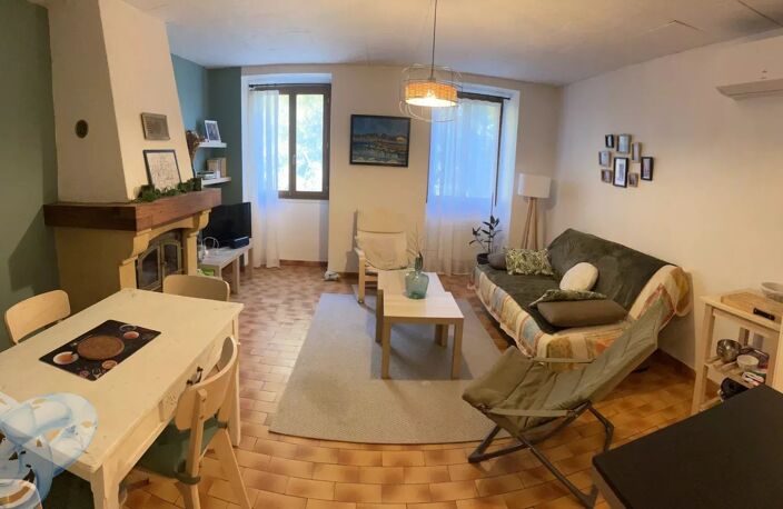 ST CHRISTOL (84) - Maison de village de 68 m² habitables  avec g — photo 3
