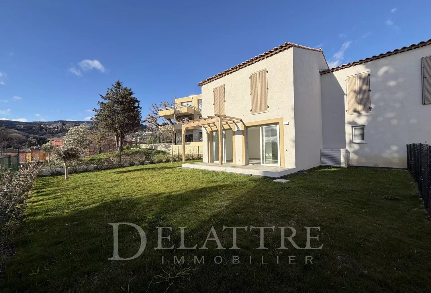 MAISON NEUVE  AU COEUR D'OPIO — photo 1