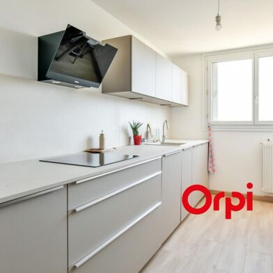 Appartement 4 pièces 240000 €