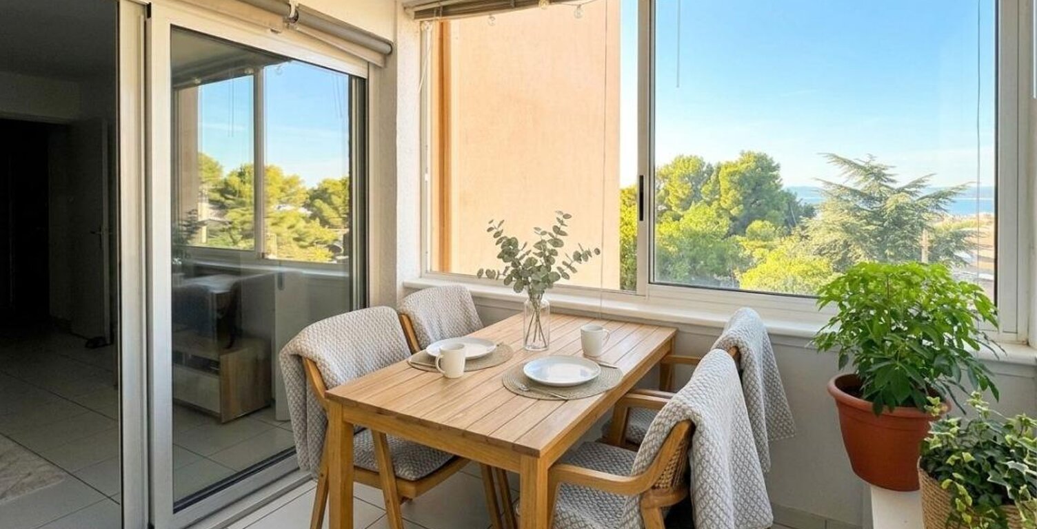 Appartement À Vendre T2, vendu loué avec vue sur l'étang de Thau, Place de Parking, Bas Mont Saint-Clair, Piscine dans la copropriété — photo 1