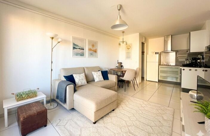 Appartement À Vendre T2, vendu loué avec vue sur l'étang de Thau, Place de Parking, Bas Mont Saint-Clair, Piscine dans la copropriété — photo 3
