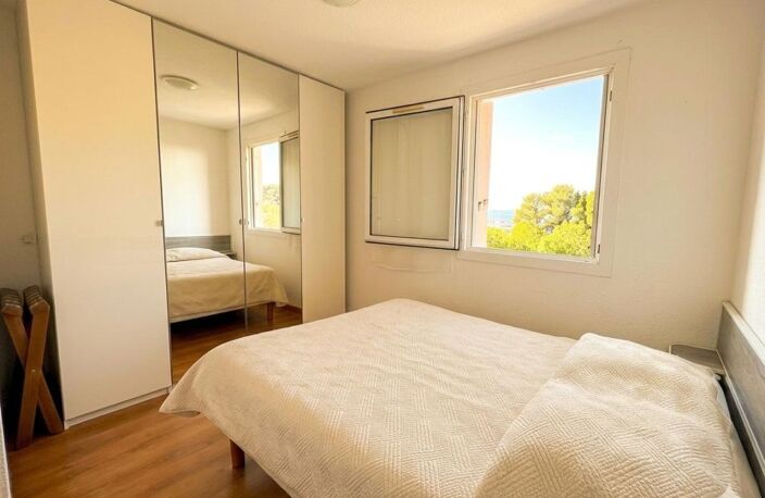 Appartement À Vendre T2, vendu loué avec vue sur l'étang de Thau, Place de Parking, Bas Mont Saint-Clair, Piscine dans la copropriété — photo 4