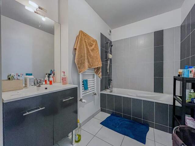   À vendre – Charmant T3 lumineux avec terrasse plein sud, parking et cave – Quartier prisé de la Cartoucherie — photo du bien