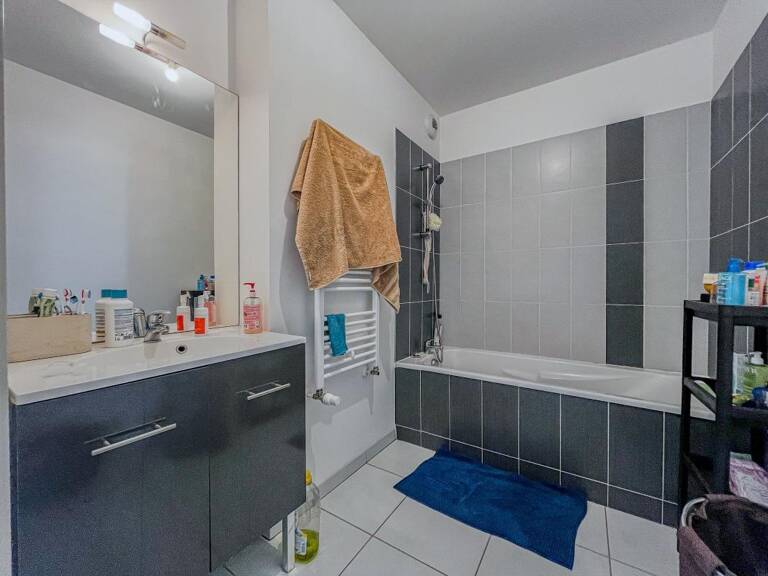   À vendre – Charmant T3 lumineux avec terrasse plein sud, parking et cave – Quartier prisé de la Cartoucherie — photo 1
