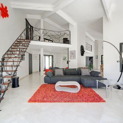 Maison 5 pièces 749000 €