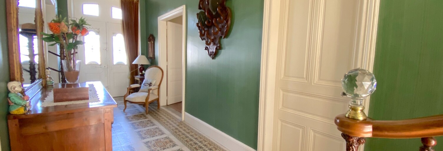 Maison 8 Pièces 222 m² à vendre à Nueil-les-Aubiers (79250)
