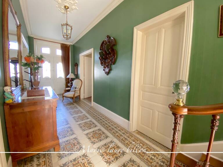 Dpt Deux Sèvres (79), à vendre NUEIL LES AUBIERS maison bourgeoise de 222 m² + dépendances et terrain de 1 041 m² — photo 1
