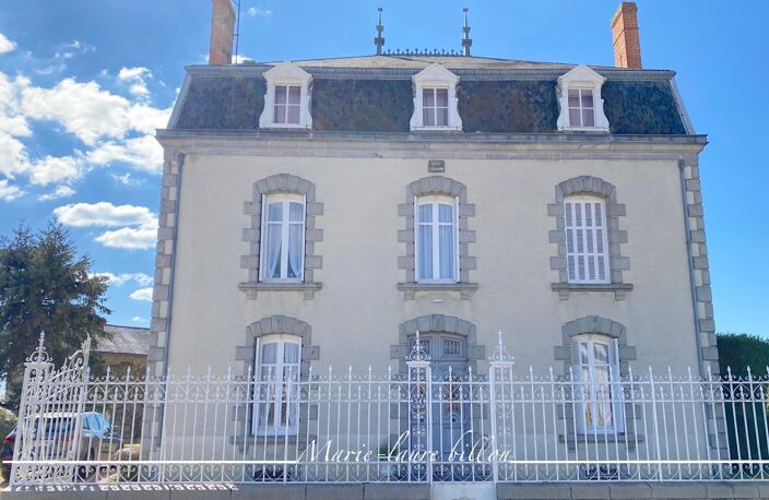 Dpt Deux Sèvres (79), à vendre NUEIL LES AUBIERS maison bourgeoise de 222 m² + dépendances et terrain de 1 041 m² — photo 4
