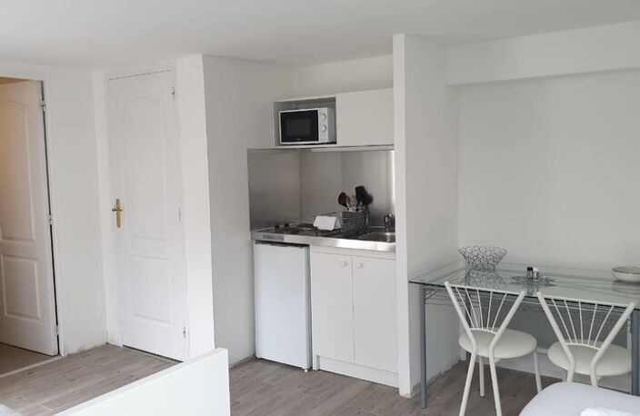 Dpt Indre et Loire (37), à vendre proche de TOURS immeuble de rapport 9 studios, terrasse, parkings — photo 2