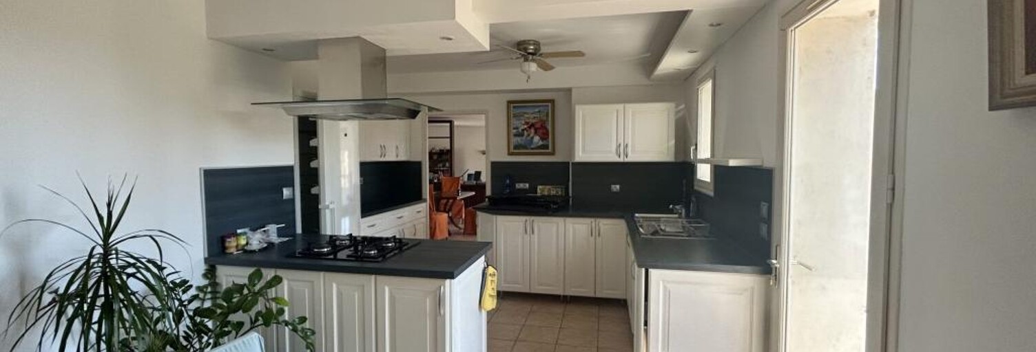 Maison 10 Pièces 300 m² à louer à Carqueiranne (83320)