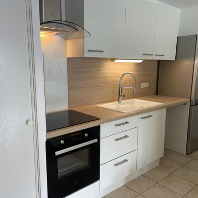 Appartement 3 pièces 895 €