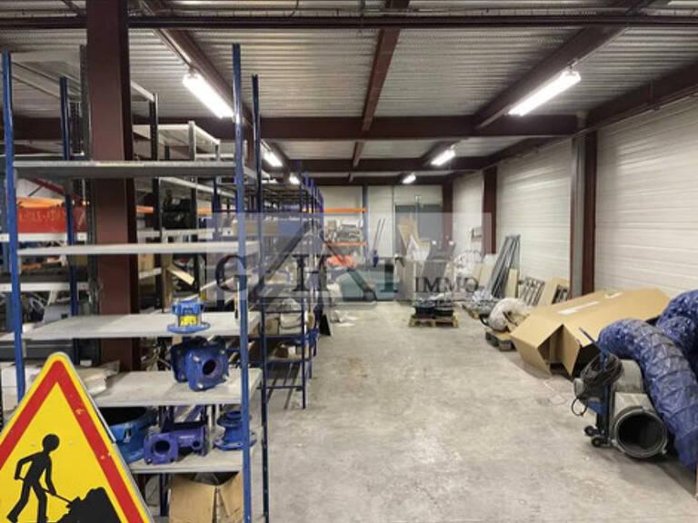 Entrepôt à vendre de 920m² à Saint-Mard — photo 1
