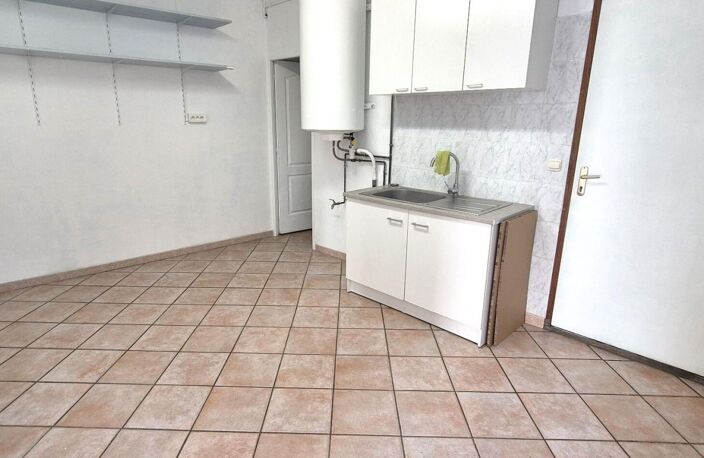 Bel ensemble Immobilier de Rapport et Rentabilité Locative de 248 m² entièrement Rénové avec Parking extérieur Gratuit et Terrain de 158 m² — photo 3