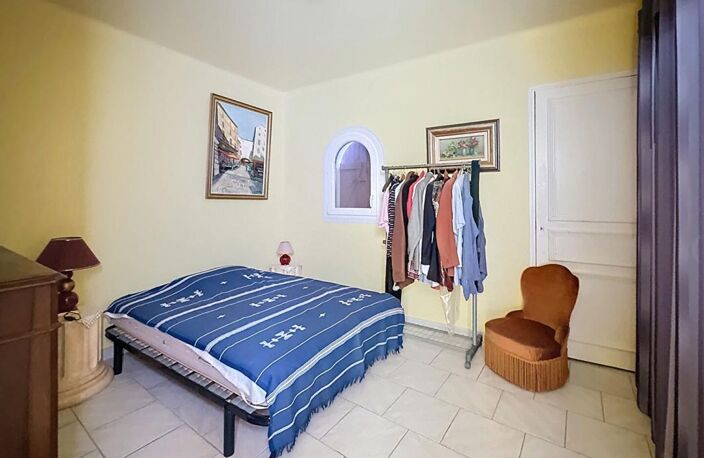 Solliès-Ville! Maison de charme de 130 m2 sur terrain de 376 m2 avec vue imprenable! — photo 2