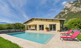 Maison   m² à vendre à Porte-de-Savoie (73800)