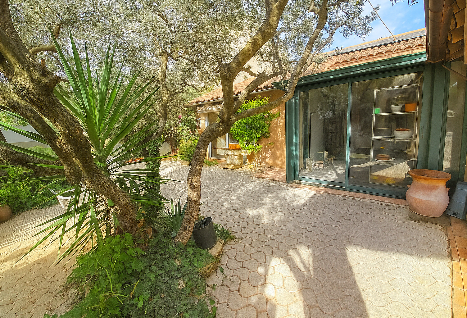 Dept 84 - Robion - Maison de hameau avec jardin et studio in — photo 1