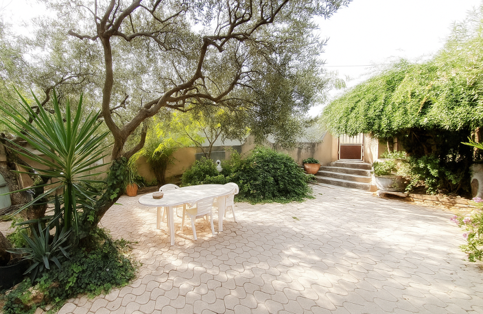 Dept 84 - Robion - Maison de hameau avec jardin et studio in — photo 2