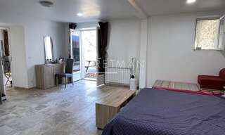 Maison 12 Pièces 400 m² à vendre à Saint-Paul-en-Forêt (83440)