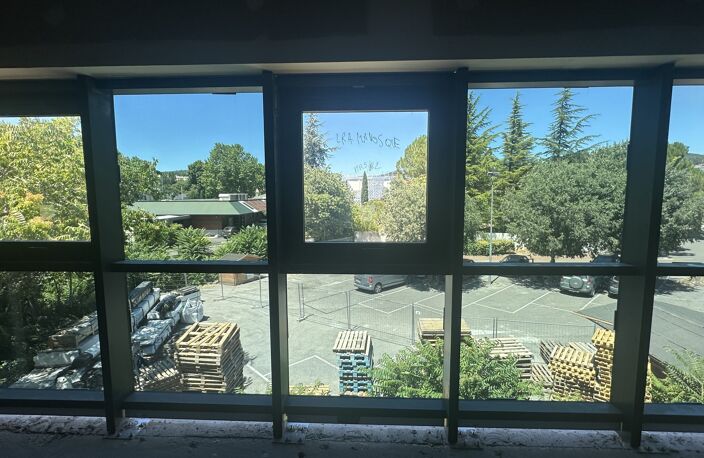 Locaux neufs à Louer — photo 3