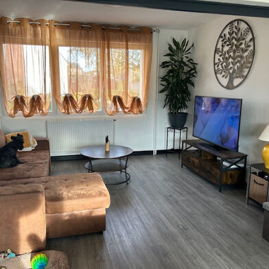 Maison 6 pièces 740 €